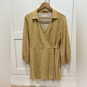 Cute long sleeve romper.